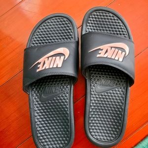 Nike Slides 💦💧